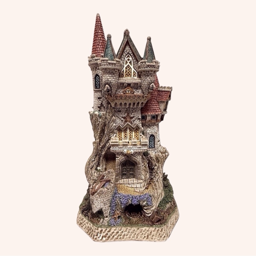 David Winter-Witches Castle Collectible Enchanted Figurine LIMITED EDITION EUC